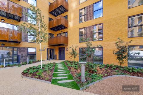 1 bedroom house to rent, East Acton Lane, London W3