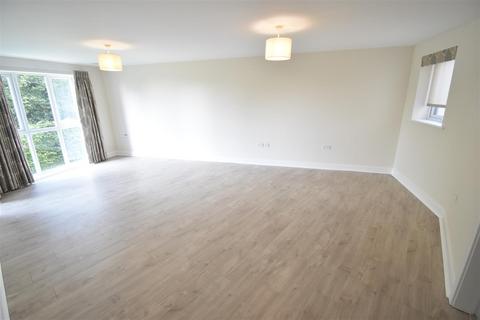 2 bedroom apartment to rent, Hythe Road, Surbiton
