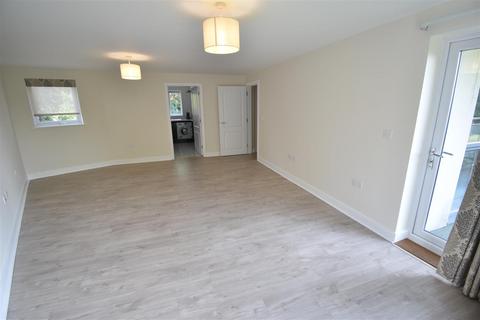 2 bedroom apartment to rent, Hythe Road, Surbiton