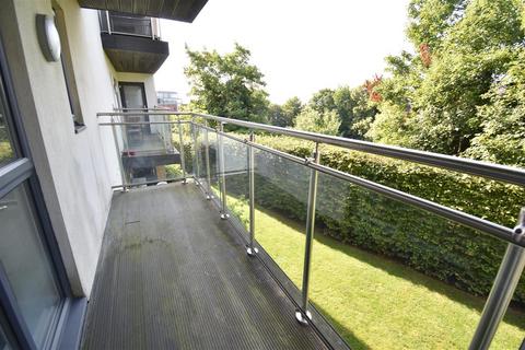 2 bedroom apartment to rent, Hythe Road, Surbiton