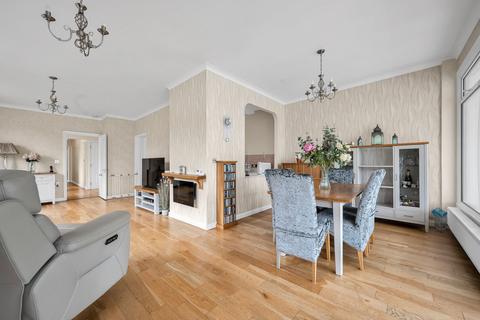 25 Highfield Road, Chislehurst, BR7 6QY