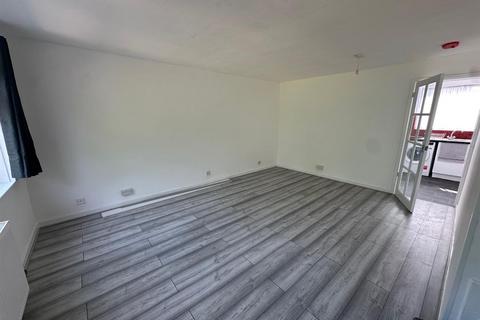 2 bedroom terraced house to rent, Clive Road, Bedfont