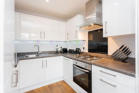 3 bedroom flat to rent, London Road, East Grinstead RH19
