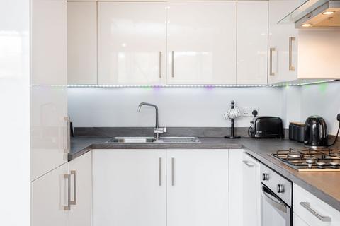 3 bedroom flat to rent, London Road, East Grinstead RH19
