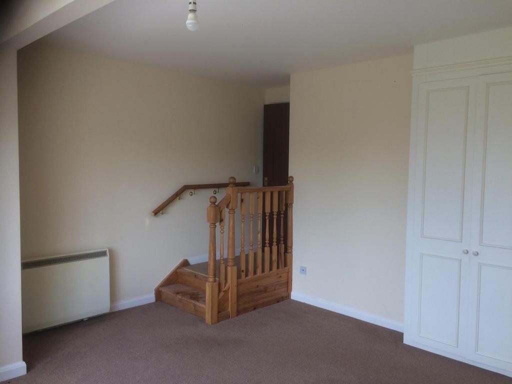 MAIN BEDROOM.jpg
