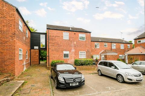 69 Kingsley Road, Loughton, IG10 3TU