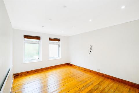 69 Kingsley Road, Loughton, IG10 3TU