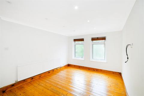 69 Kingsley Road, Loughton, IG10 3TU
