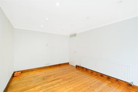 69 Kingsley Road, Loughton, IG10 3TU