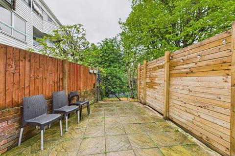 3 bedroom terraced house for sale, Granby Street, London E2