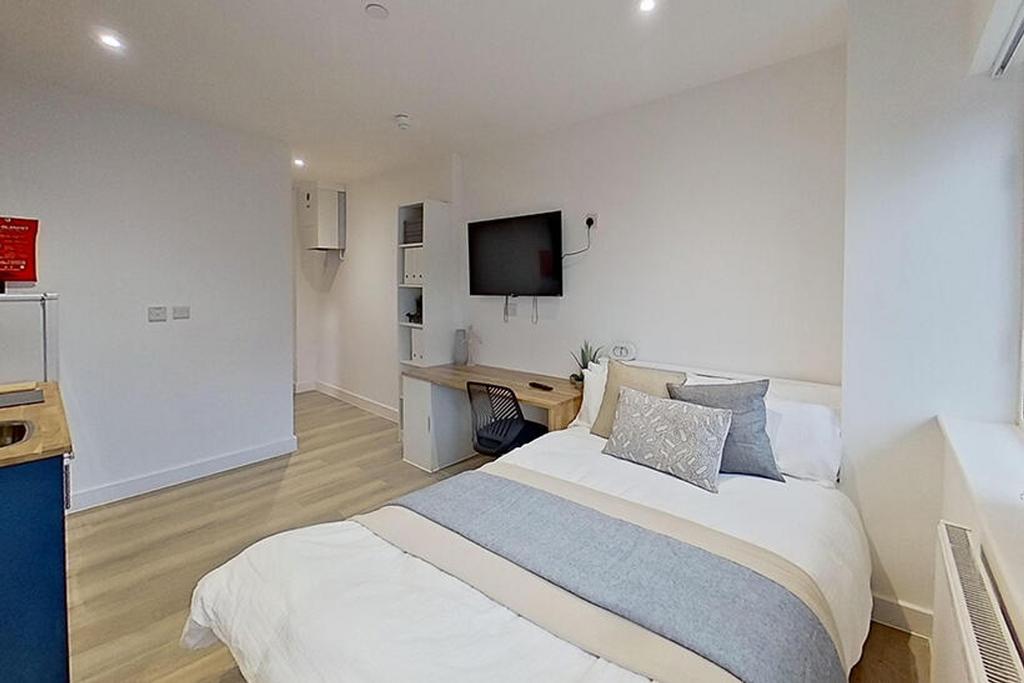 Bright and inviting double bedroom featuring mo...