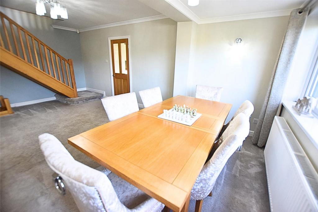 Rear ditting/dining room