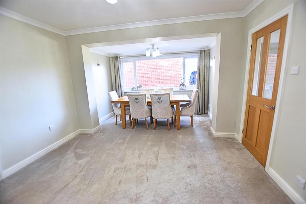 Rear ditting/dining room