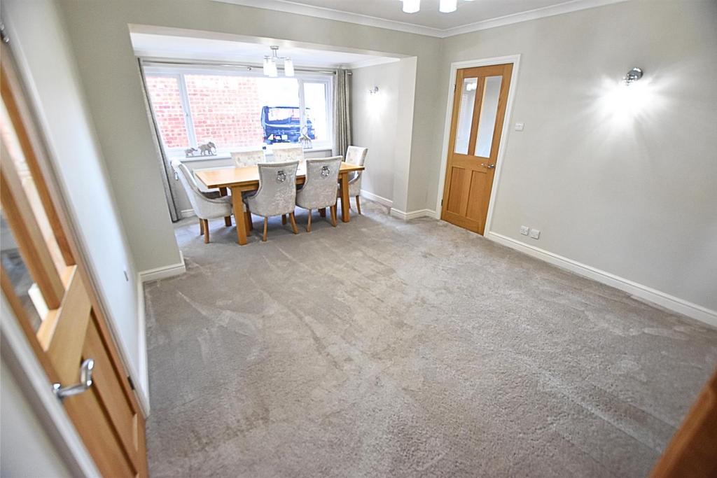 Rear ditting/dining room