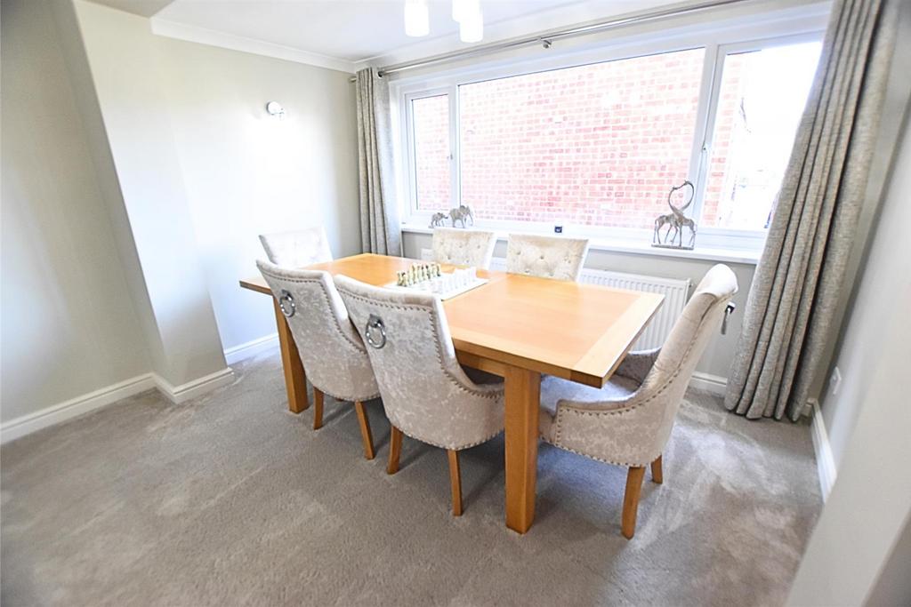 Rear ditting/dining room