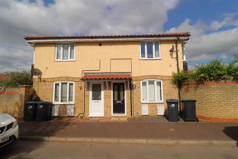 2 bedroom house to rent, Bayfield Drive, Cambridge CB25