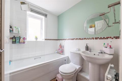 66 Rothbury Drive, Ashington, NE63 8TQ