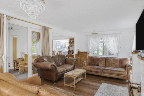 6 Bydown, Seaford, BN25 3NF