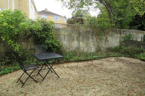 Studio to rent, 15 Lower Oldfield Park