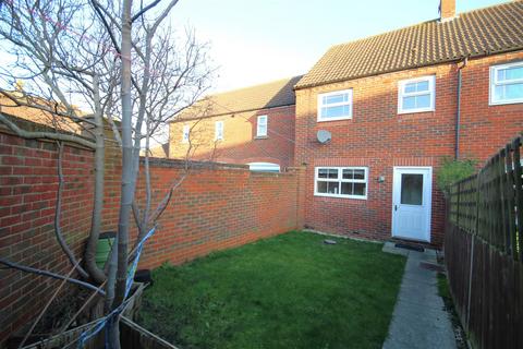 2 bedroom terraced house to rent, Milford Place, Aylesbury HP19