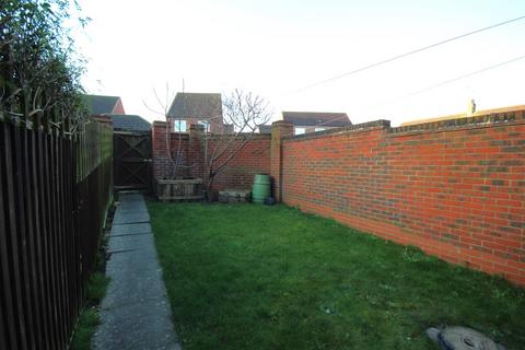 2 bedroom terraced house to rent, Milford Place, Aylesbury HP19