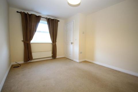 2 bedroom terraced house to rent, Milford Place, Aylesbury HP19