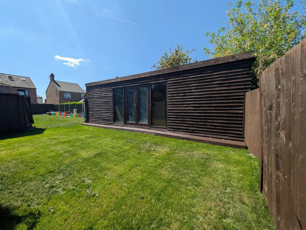 81 Station Road garden