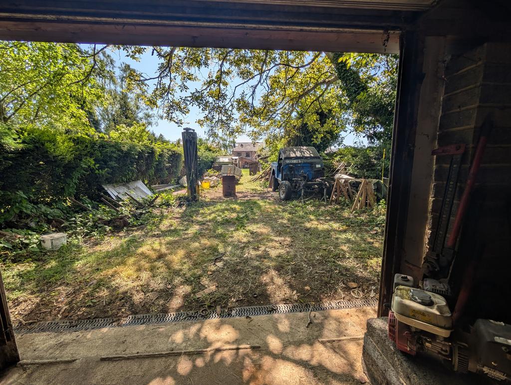 81 Station Road garden 3