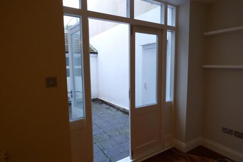 2 bedroom flat to rent, Lansdowne Place, Hove