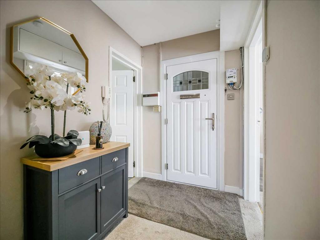 Entrance Hallway (2)