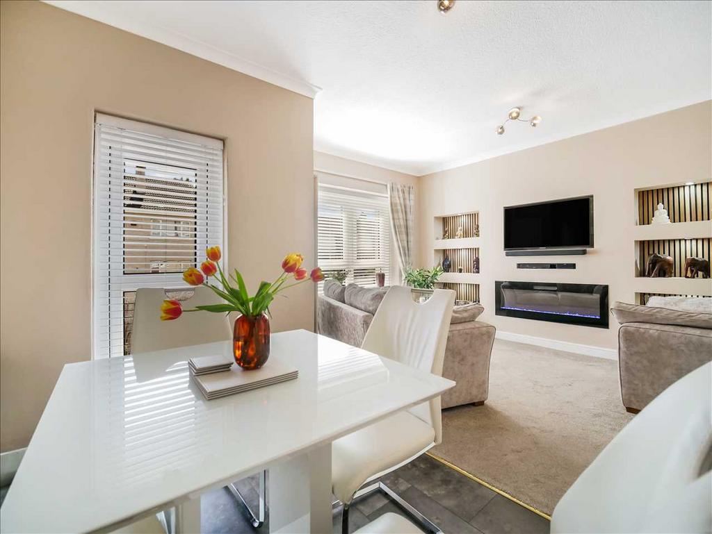 Dining Area (2)