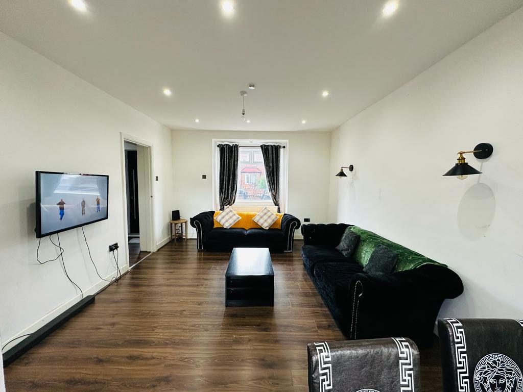Open Plan Lounge / Dining room