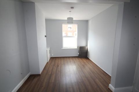 3 bedroom terraced house to rent, Hampton Street, Northampton, NN1