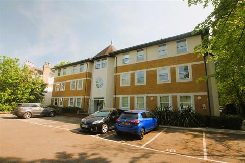 Cricket Green, Mitcham