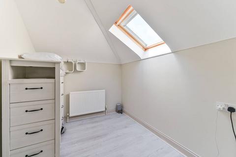 2 bedroom flat to rent, Clarendon Road, Wallington, SM6