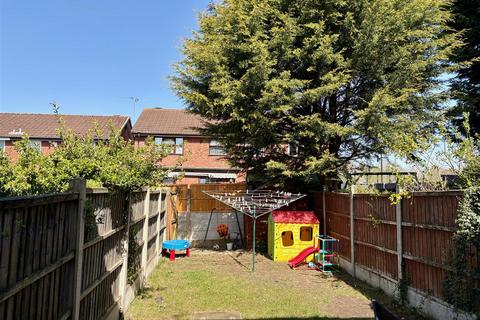 15 Markham Croft, Wolverhampton, WV9 5PU