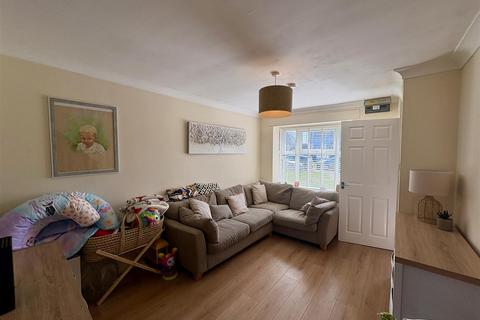 15 Markham Croft, Wolverhampton, WV9 5PU