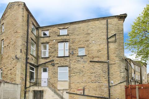 1 bedroom apartment to rent, The Green, Bradford BD10