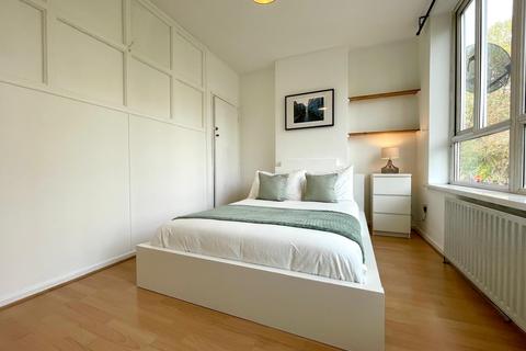 1 bedroom in a house share to rent, Vallance Road, London E1