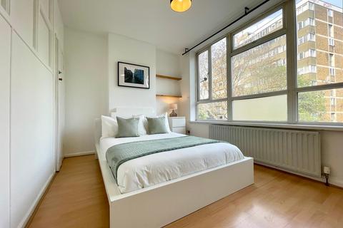1 bedroom in a house share to rent, Vallance Road, London E1