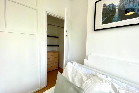 1 bedroom in a house share to rent, Vallance Road, London E1