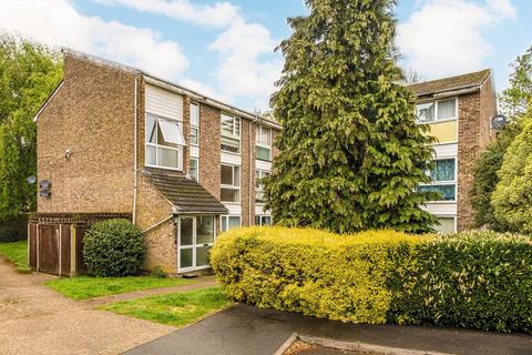 2 bedroom flat for sale, Oakley Close, Isleworth TW7