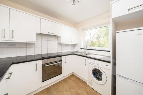 2 bedroom flat for sale, Oakley Close, Isleworth TW7