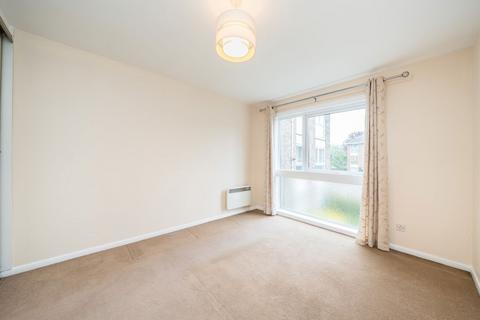 2 bedroom flat for sale, Oakley Close, Isleworth TW7