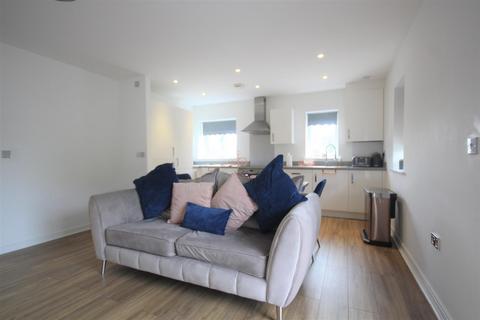 2 bedroom apartment to rent, Florence Close, Warley