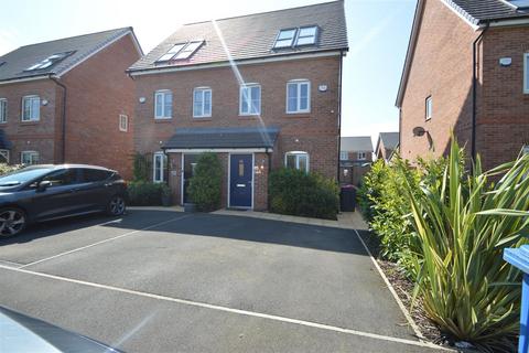 3 bedroom house to rent, Malkins Wood Lane, Manchester M28