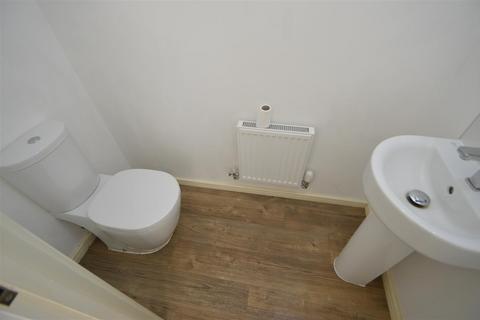 3 bedroom house to rent, Malkins Wood Lane, Manchester M28