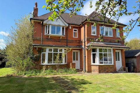 14 Evesham Road, Cookhill, Alcester, B49 5LG