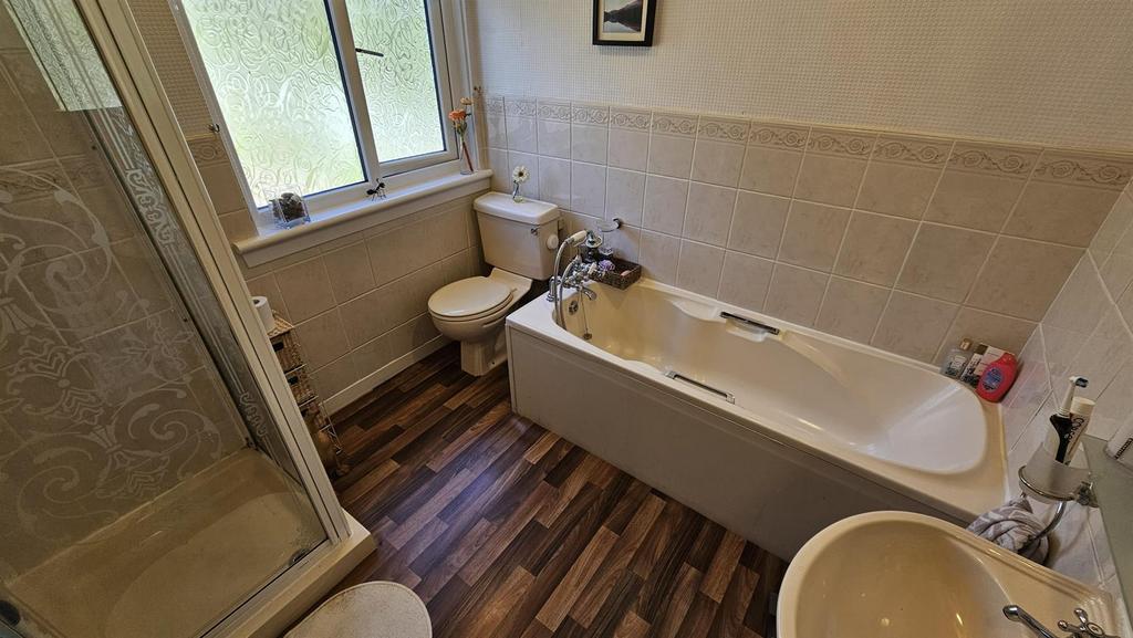 Bathroom 2.jpeg