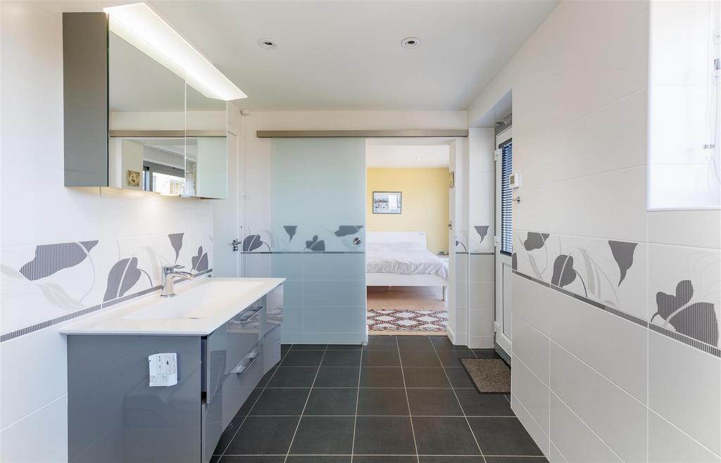 Shower Room En-Suite